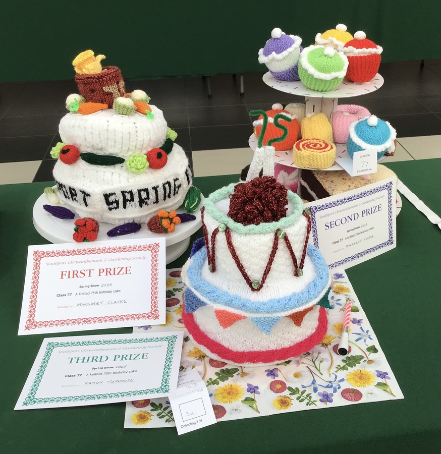 75th anniversary knitted cakes